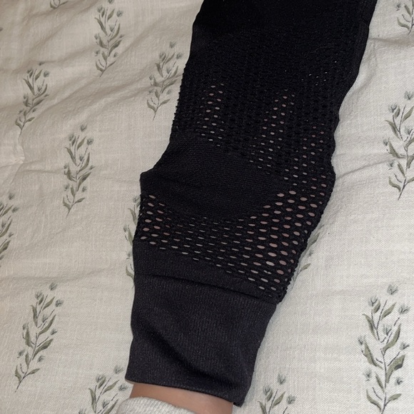 FABLETICS HIGH-WAISTED SEAMLESS MESH LEGGING *NWOT - Picture 6 of 6